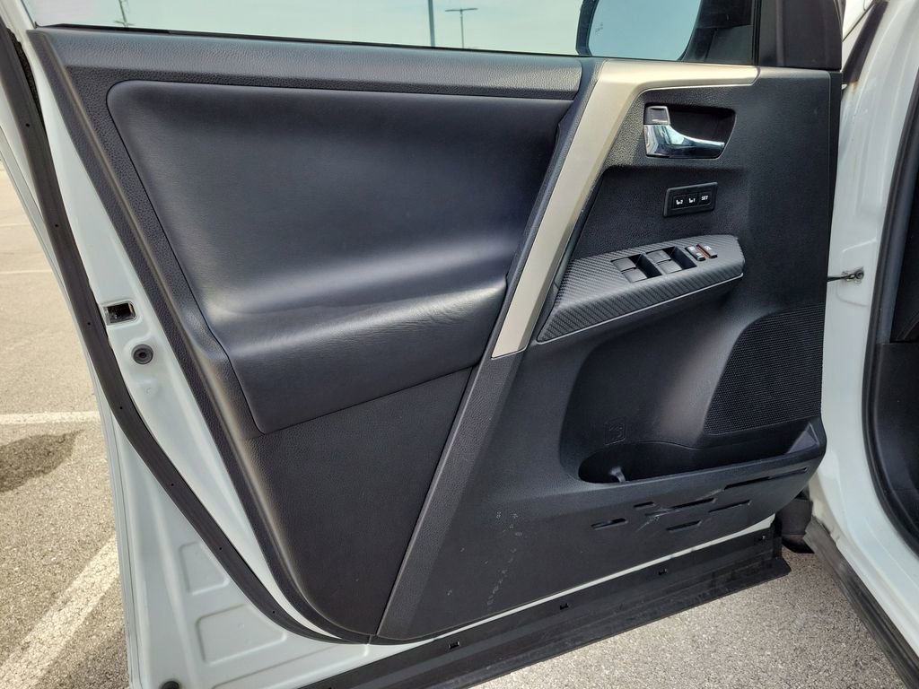 Used 2015 Toyota RAV4 Limited image 18