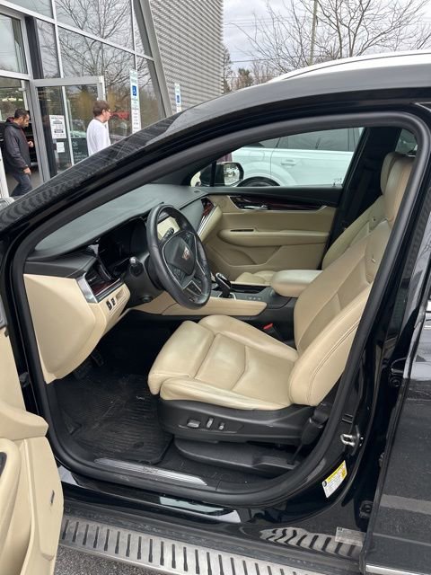 Used 2017 Cadillac XT5 Luxury w/ Driver Awareness Package image 7