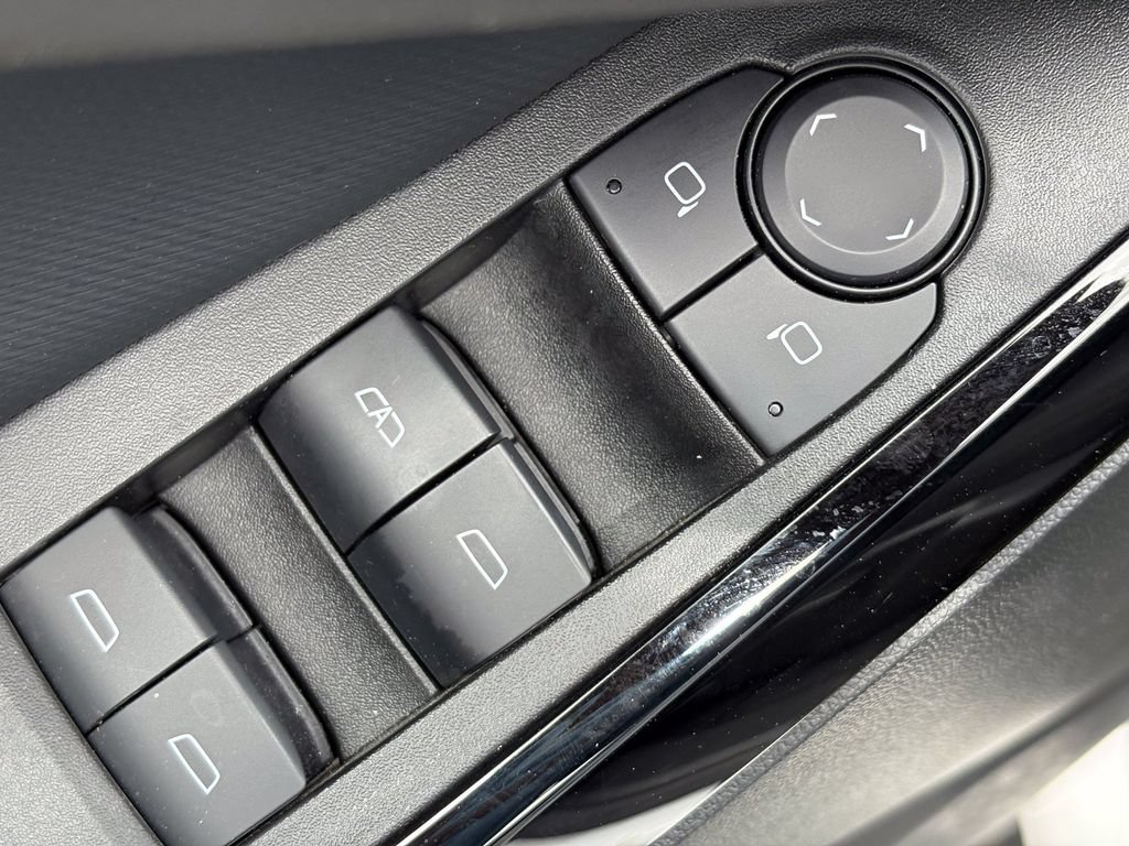 Used 2025 Chevrolet Equinox LT w/ Safety and Technology Package AWD/4WD image 18