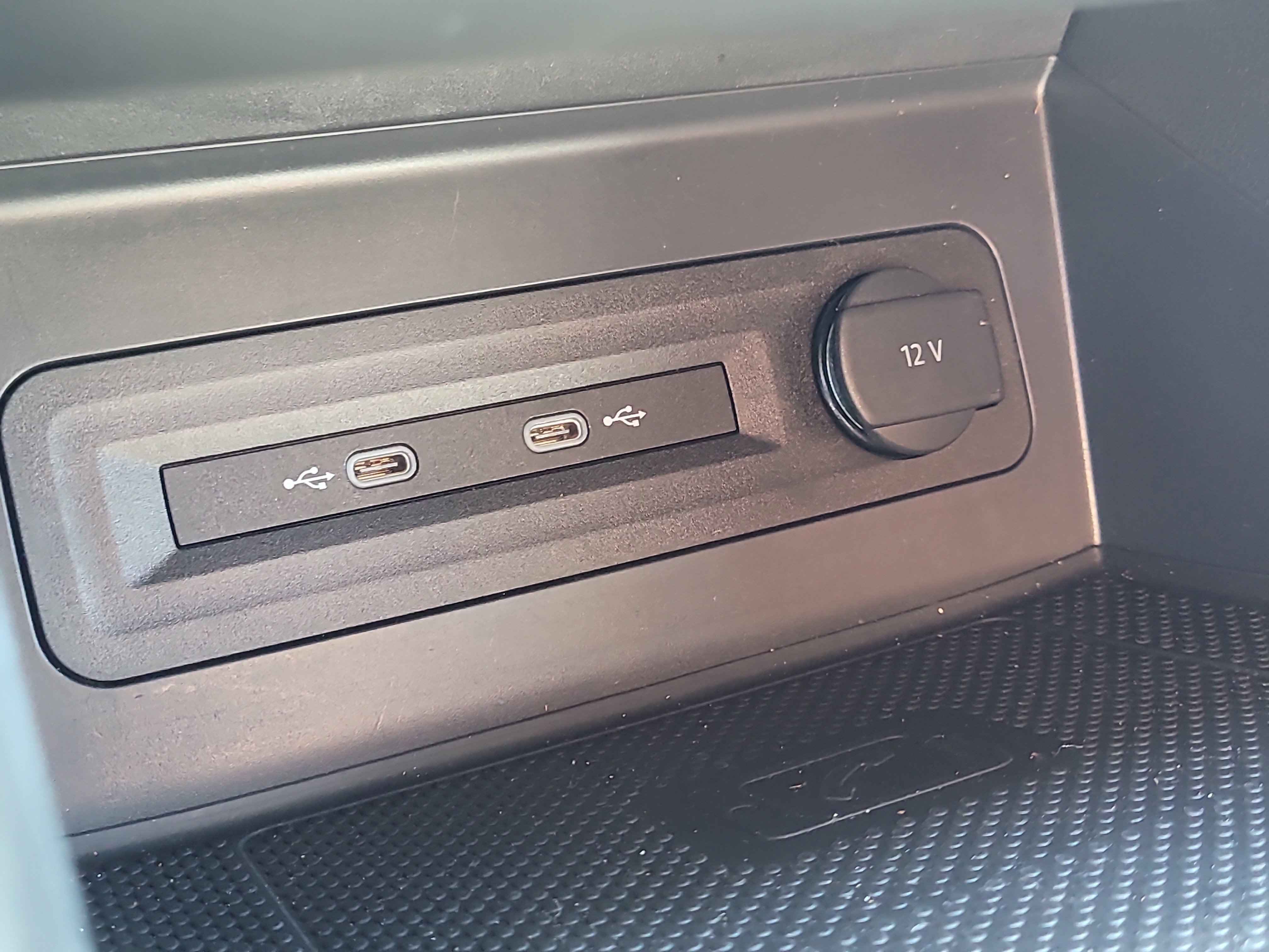 Used 2021 Volkswagen Atlas Cross Sport SE image 28