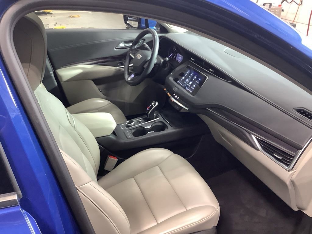 Used 2021 Cadillac XT4 Luxury w/ Cold Weather Package AWD/4WD image 12