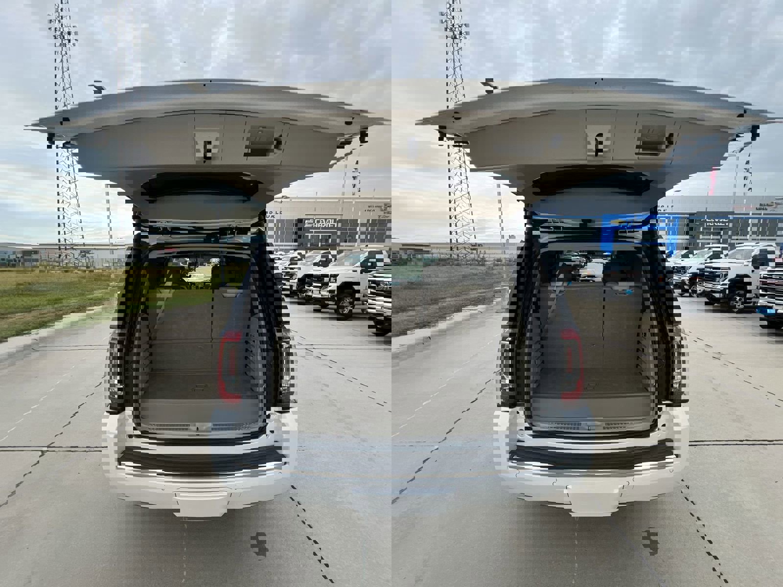 Used 2019 GMC Yukon Denali w/ Enhanced Security Package image 19