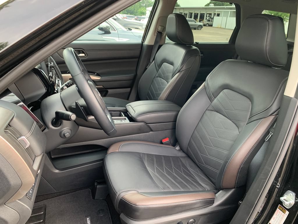 Used 2024 Nissan Pathfinder Platinum FWD image 25
