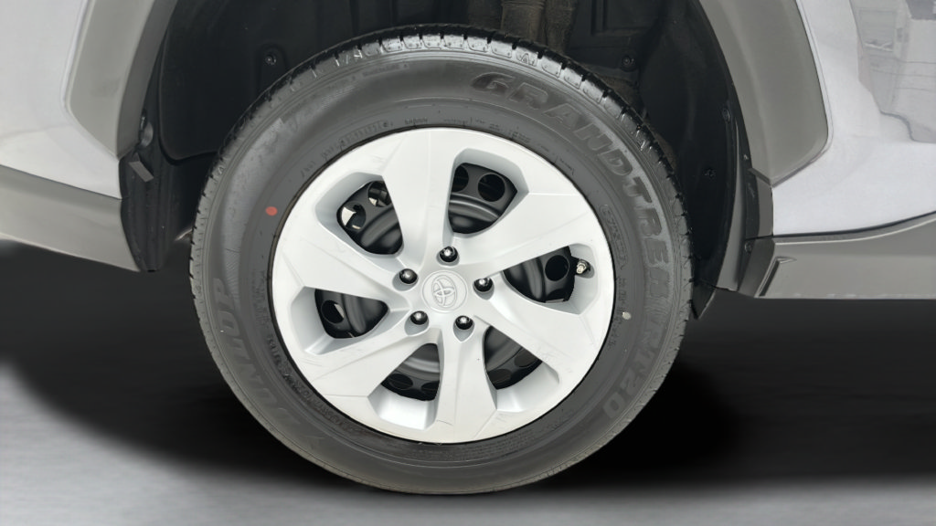 Used 2025 Toyota RAV4 LE AWD/4WD image 7