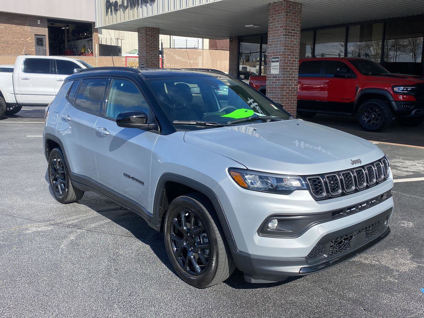 Used 2024 Jeep Compass Latitude w/ Altitude Special Edition image 2