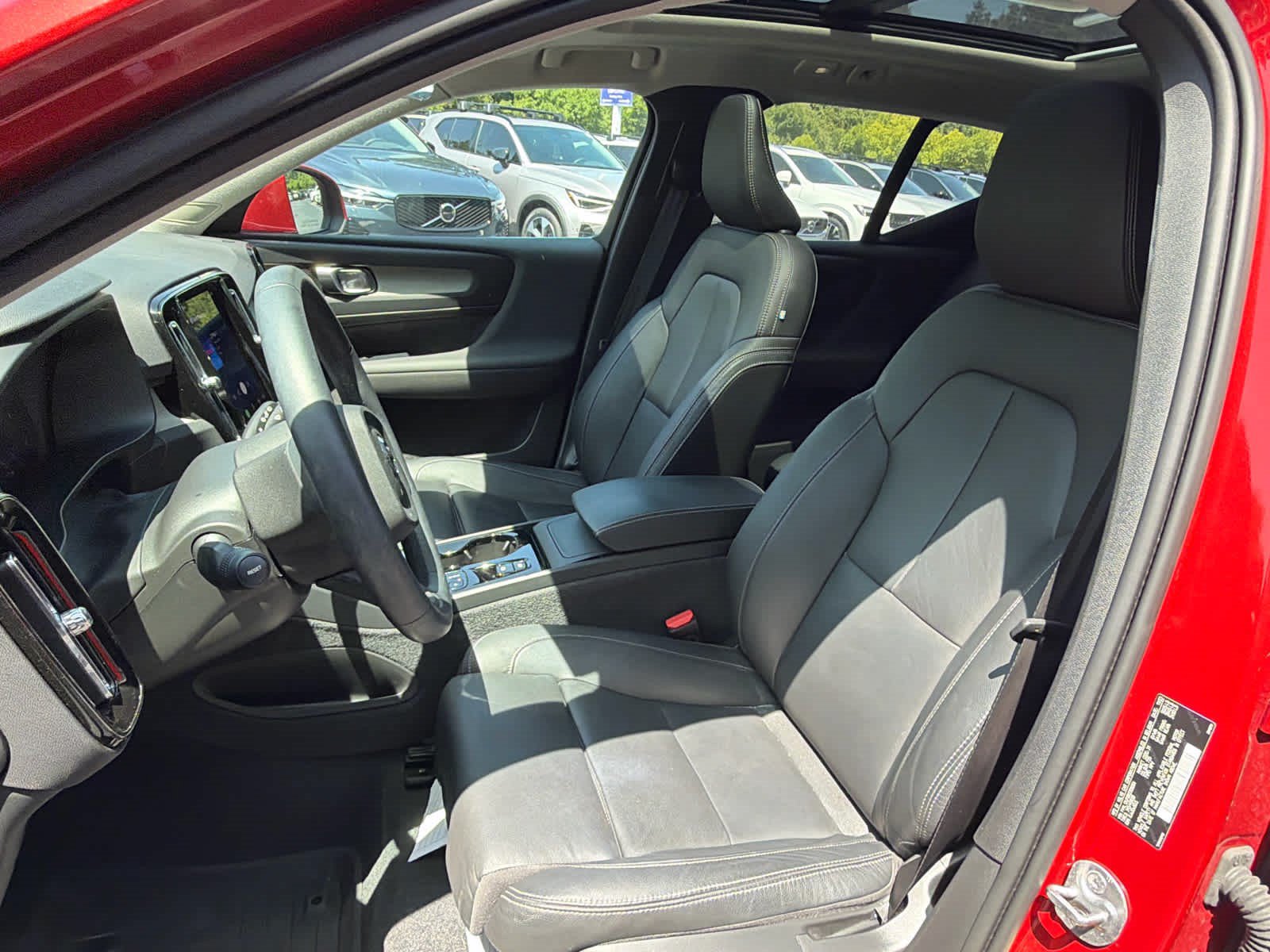 Used 2024 Volvo XC40 B5 Ultimate w/ Protection Package Premier AWD/4WD image 24