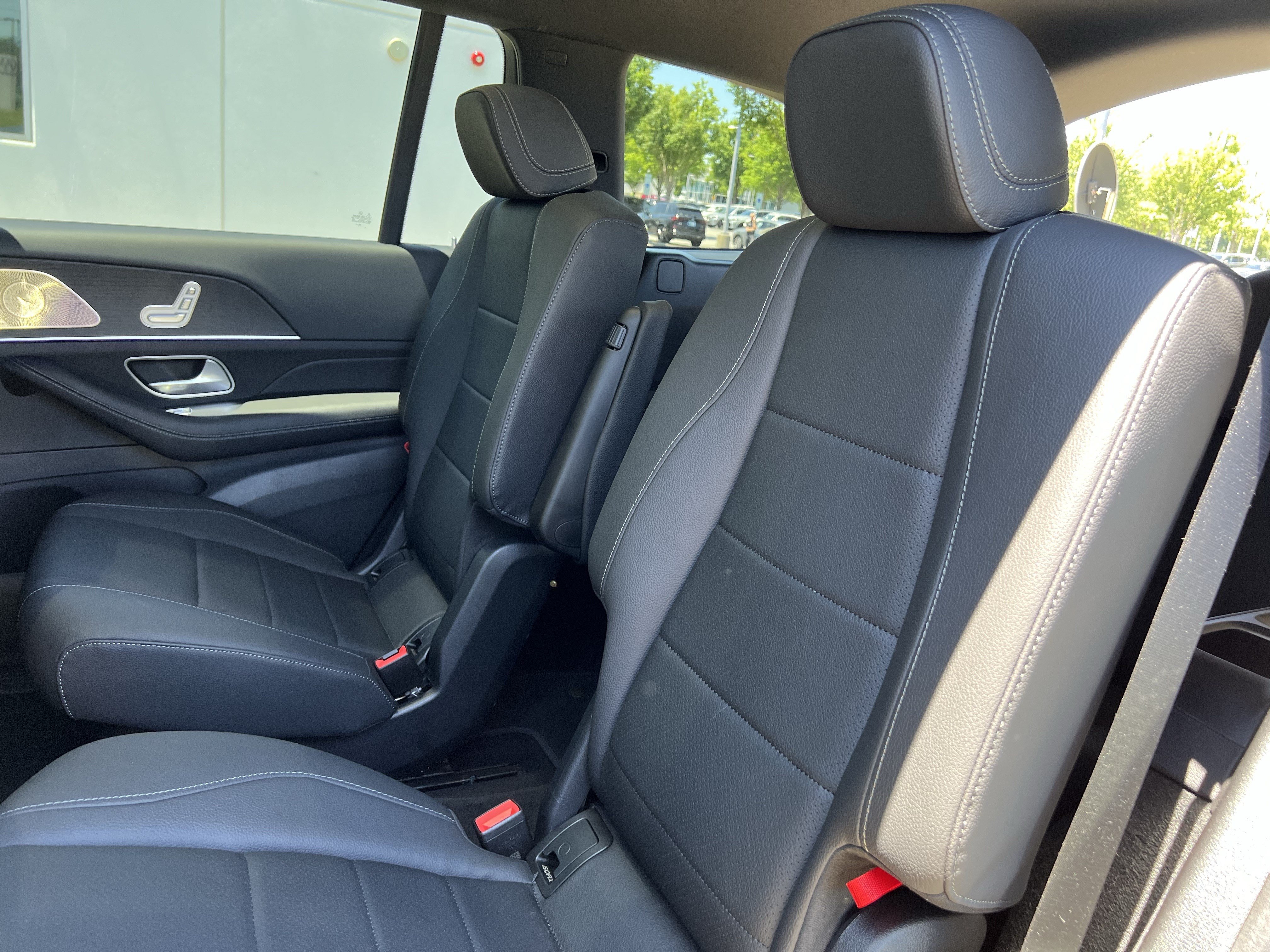 Certified 2025 Mercedes-Benz GLS 450 4MATIC image 32