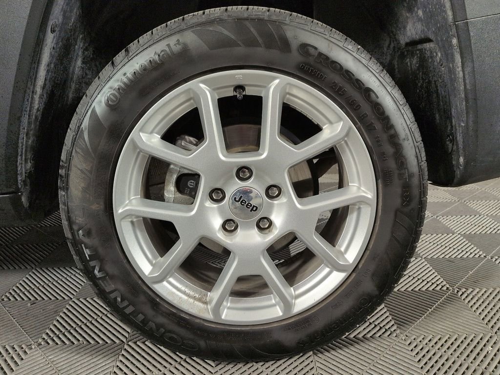 Certified 2023 Jeep Renegade Latitude w/ Sun/Sound Group image 12