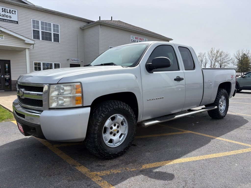 Used 2011 Chevrolet Silverado 1500 LT AWD/4WD image 2