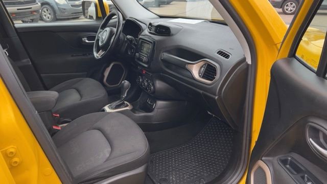 Used 2017 Jeep Renegade Latitude w/ Popular Equipment Group image 29