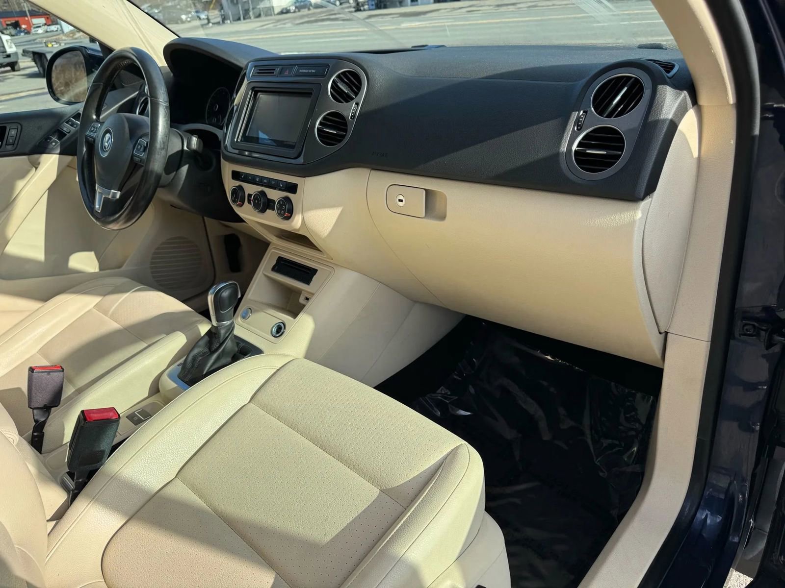 Used 2016 Volkswagen Tiguan SE image 17