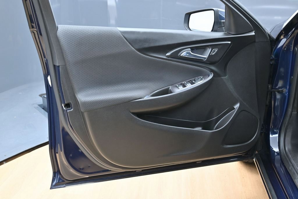 Used 2018 Chevrolet Malibu LT image 37