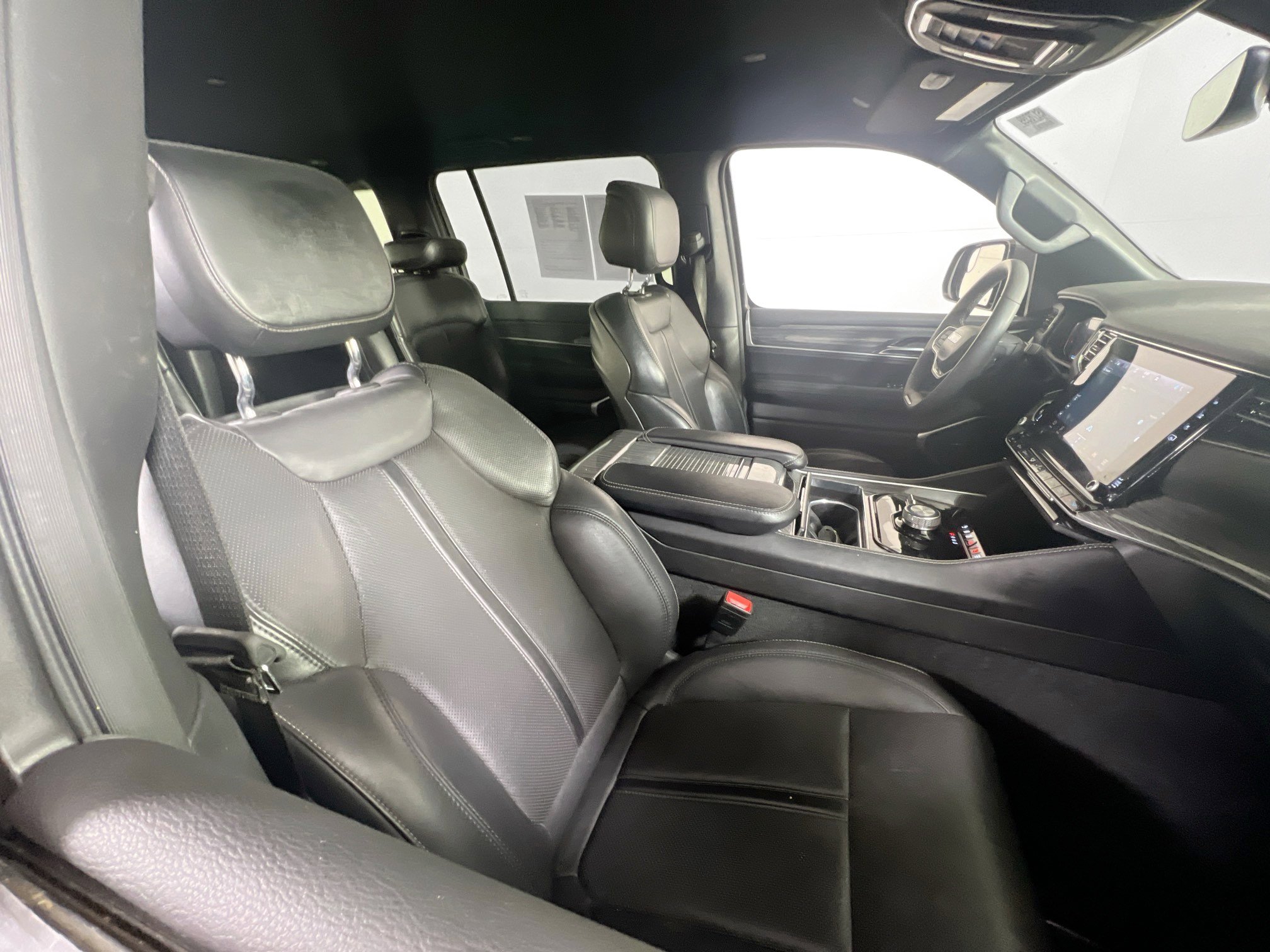 Used 2022 Jeep Wagoneer Series II w/ Flexible Seating Group image 28