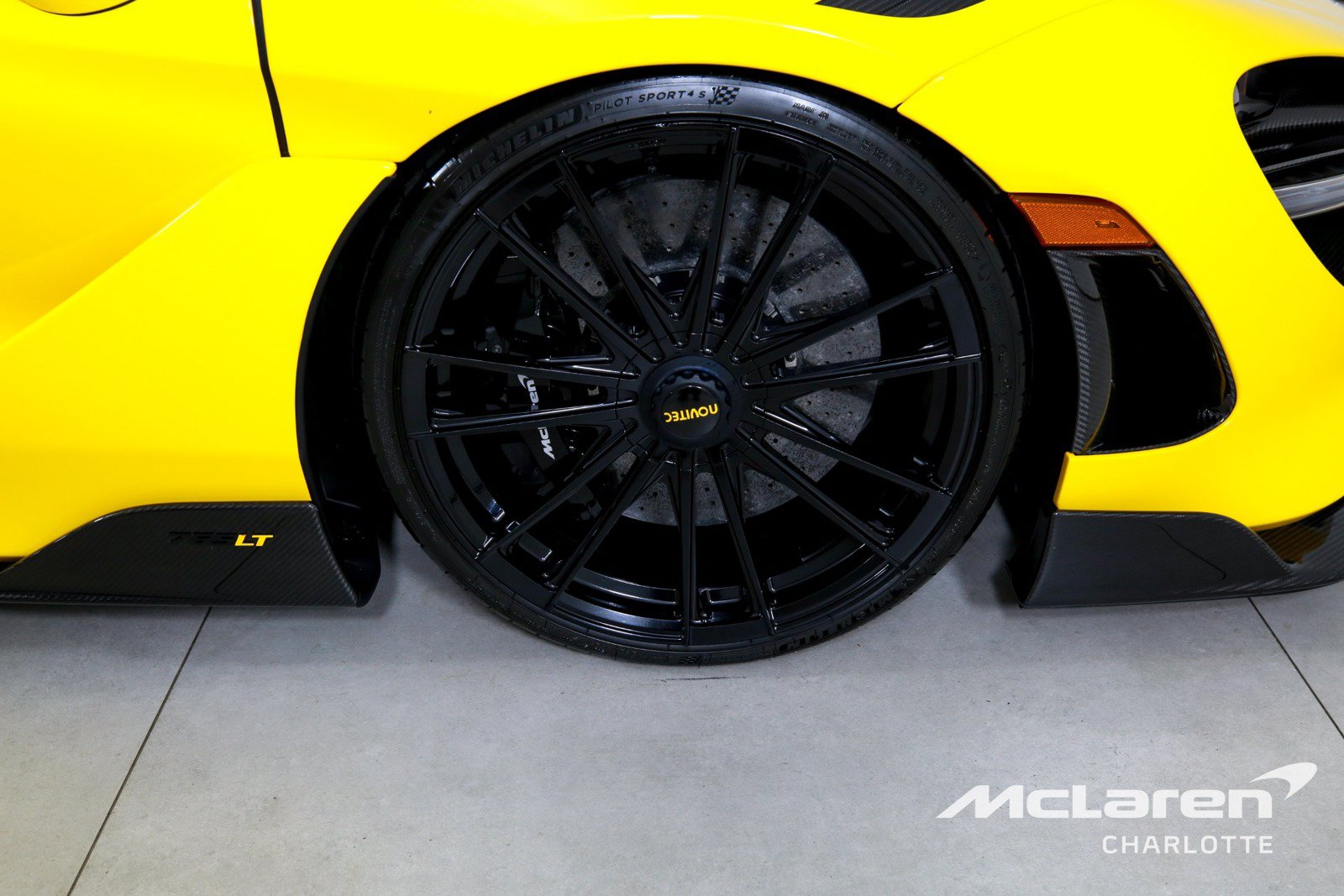 Used 2022 McLaren 765LT RWD image 27