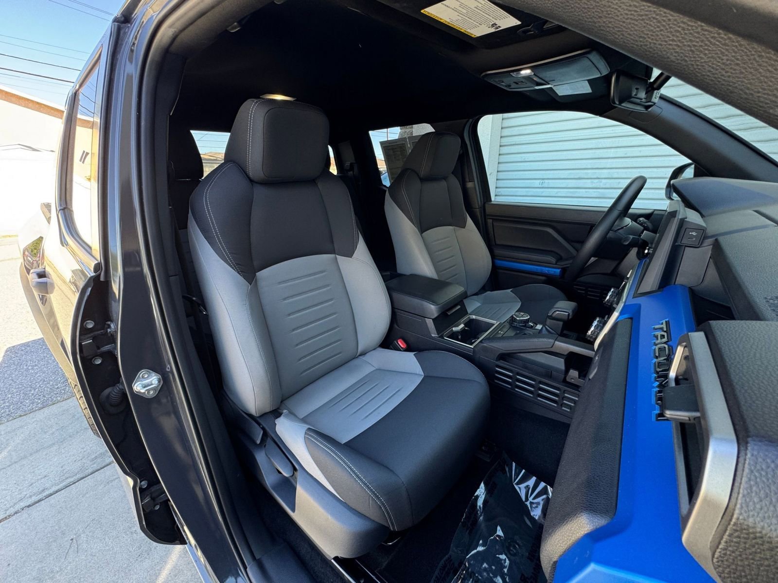 Used 2025 Toyota Tacoma TRD Off-Road image 36