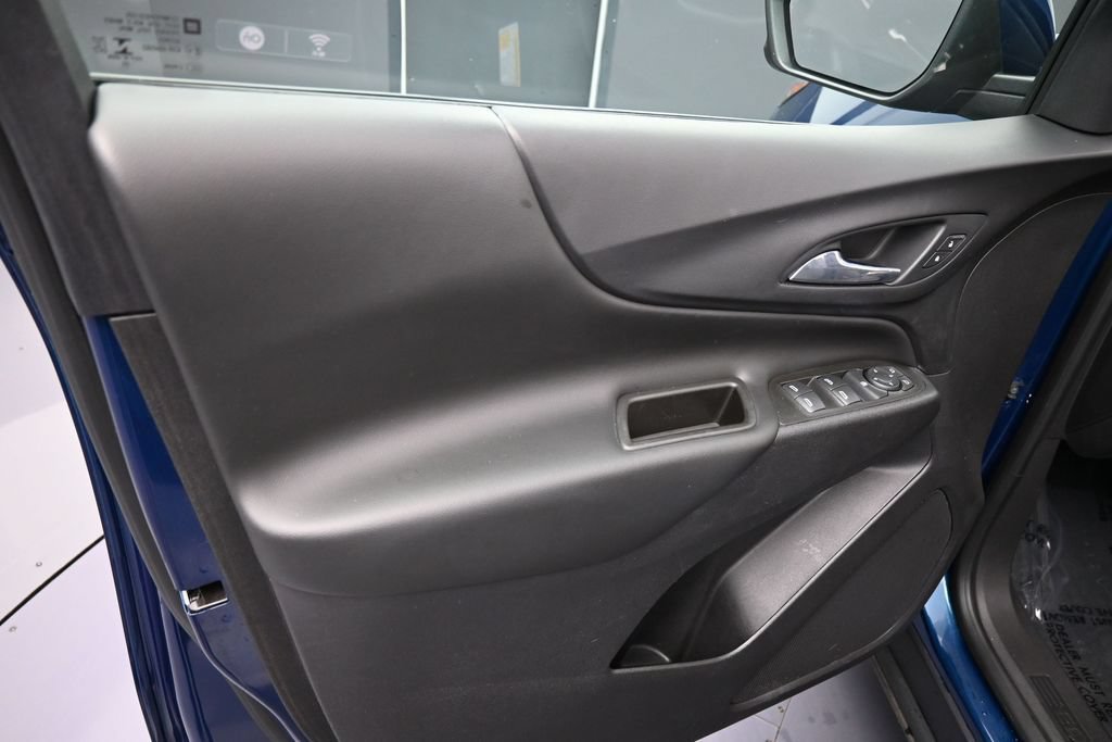 Used 2020 Chevrolet Equinox LT w/ LPO, Cargo Package FWD image 12