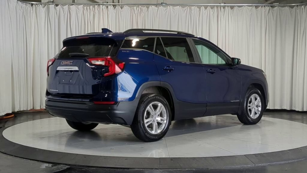 Used 2023 GMC Terrain SLE w/ Driver Convenience Package FWD image 10