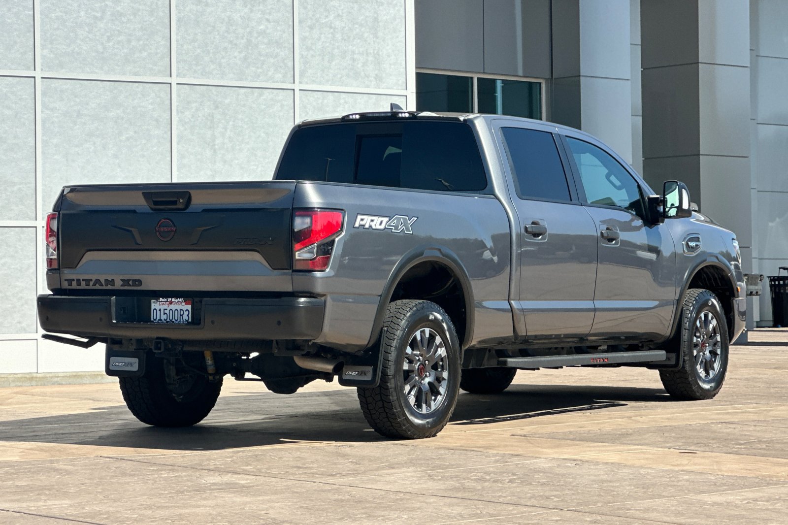 Used 2023 Nissan Titan PRO-4X w/ Pro-4x Convenience Package AWD/4WD image 4