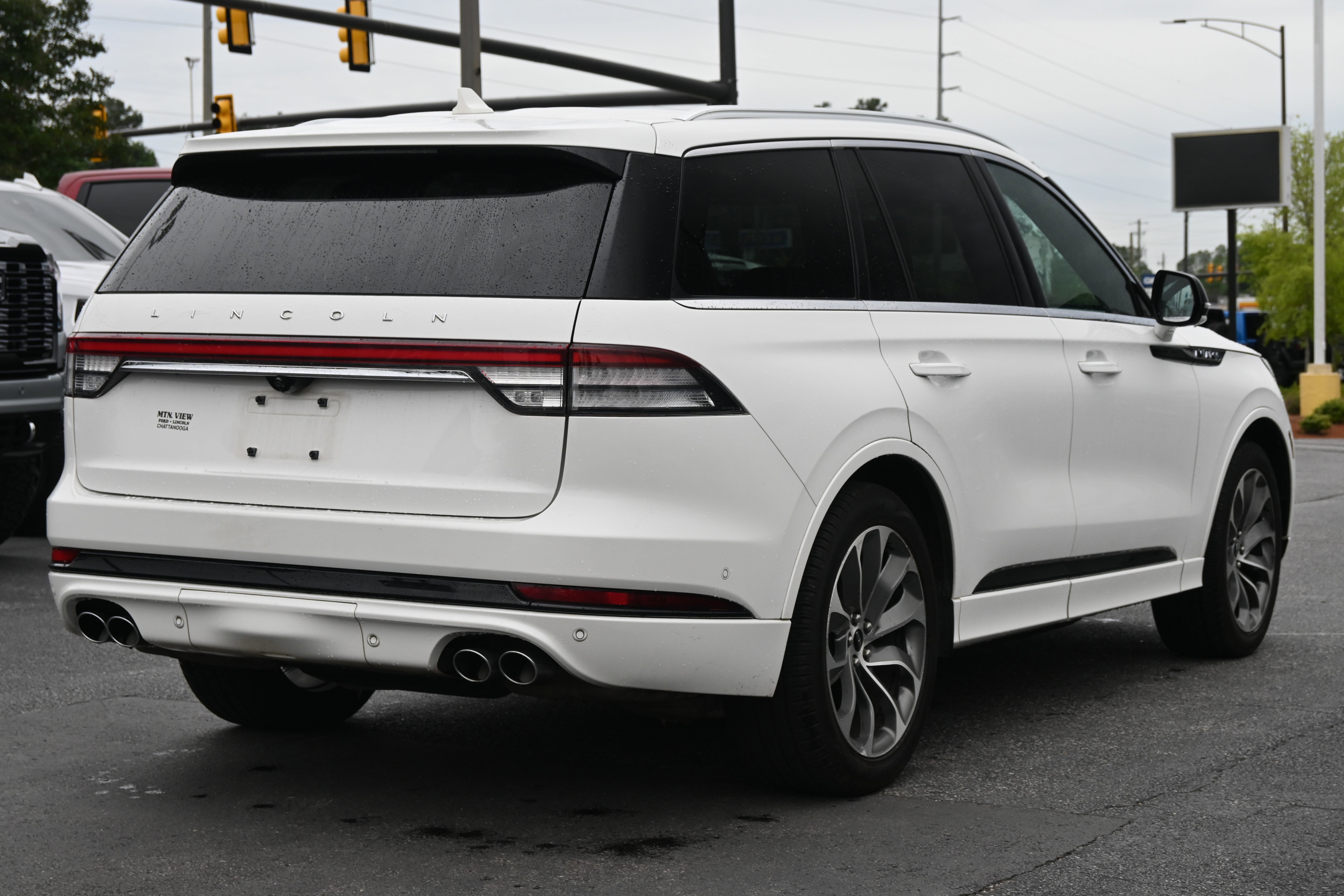 Used 2021 Lincoln Aviator Grand Touring w/ Equipment Group 302A AWD/4WD image 12