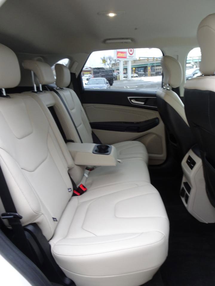 Used 2019 Ford Edge Titanium image 11