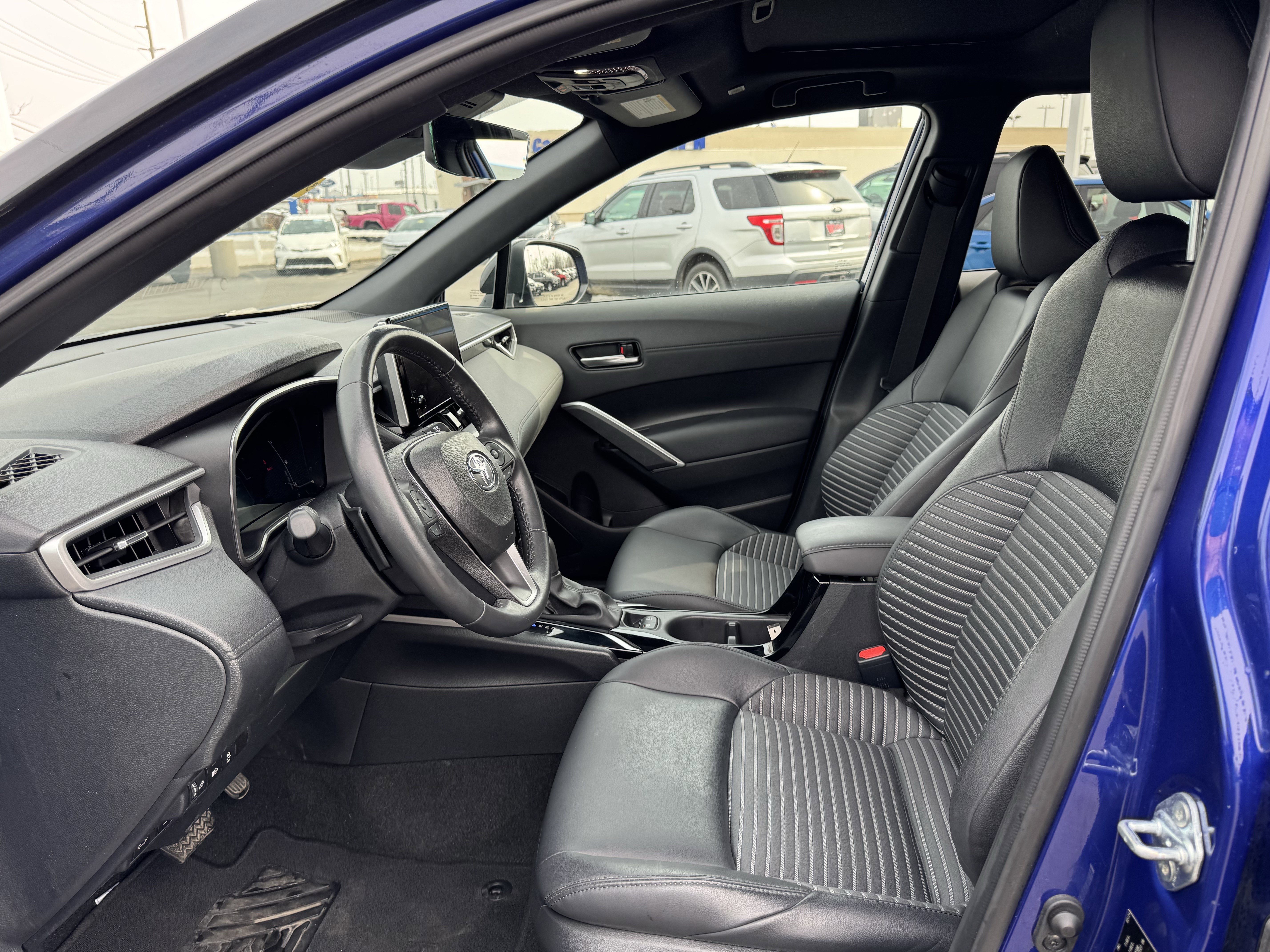 Used 2024 Toyota Corolla Cross XSE w/ Convenience Package image 26