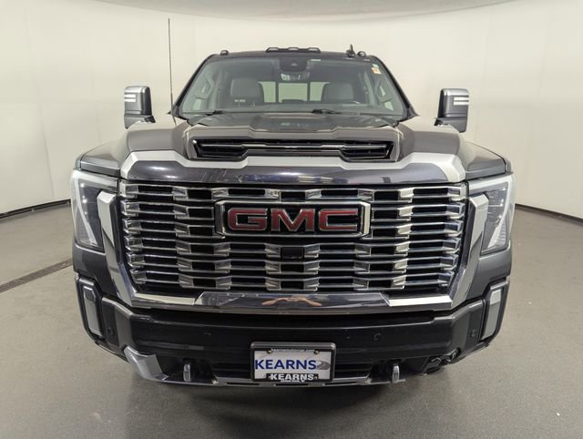 Used 2024 GMC Sierra 3500 Denali w/ Denali Reserve Package AWD/4WD image 3