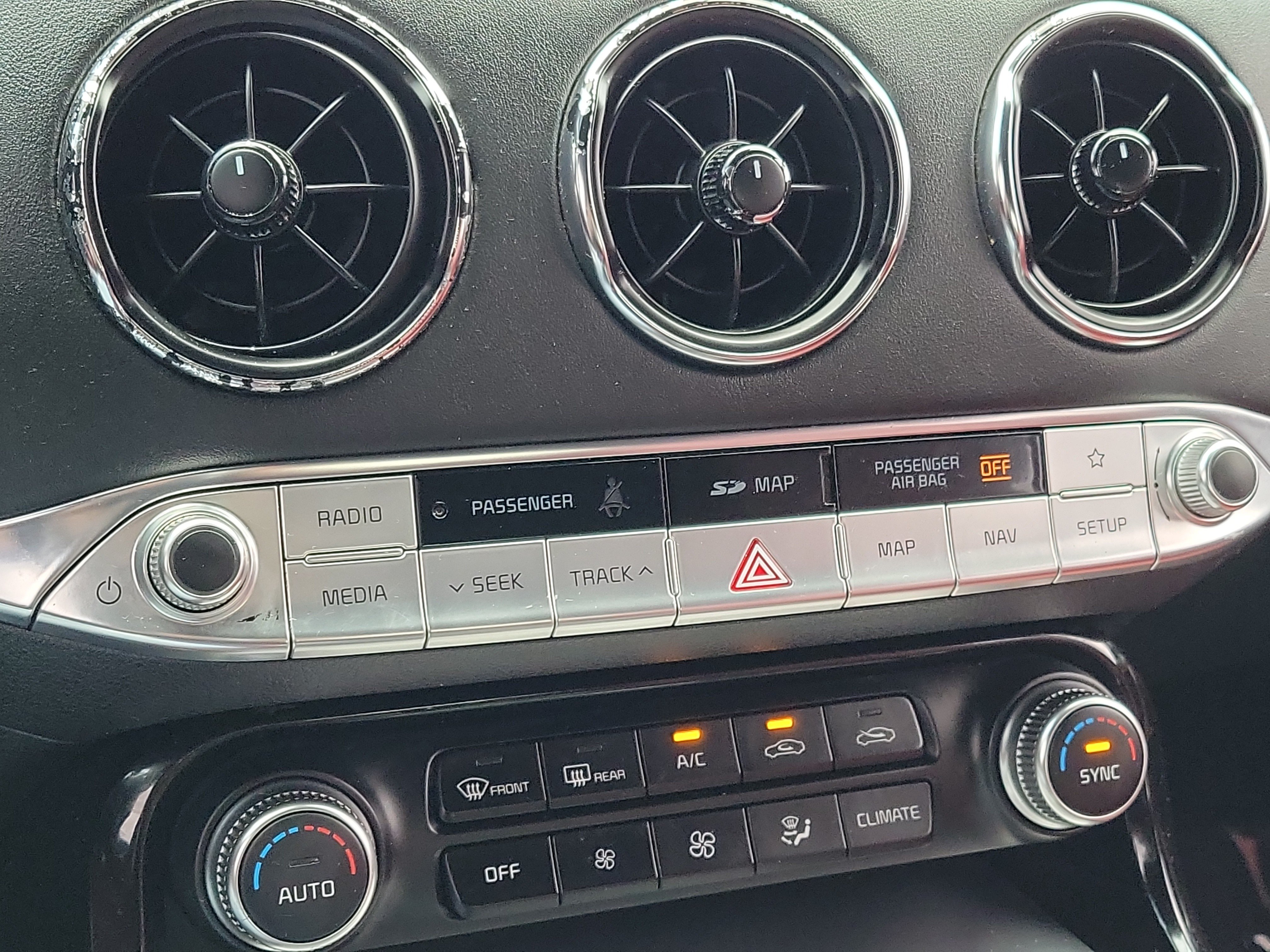 Used 2020 Kia Stinger GT1 RWD image 32