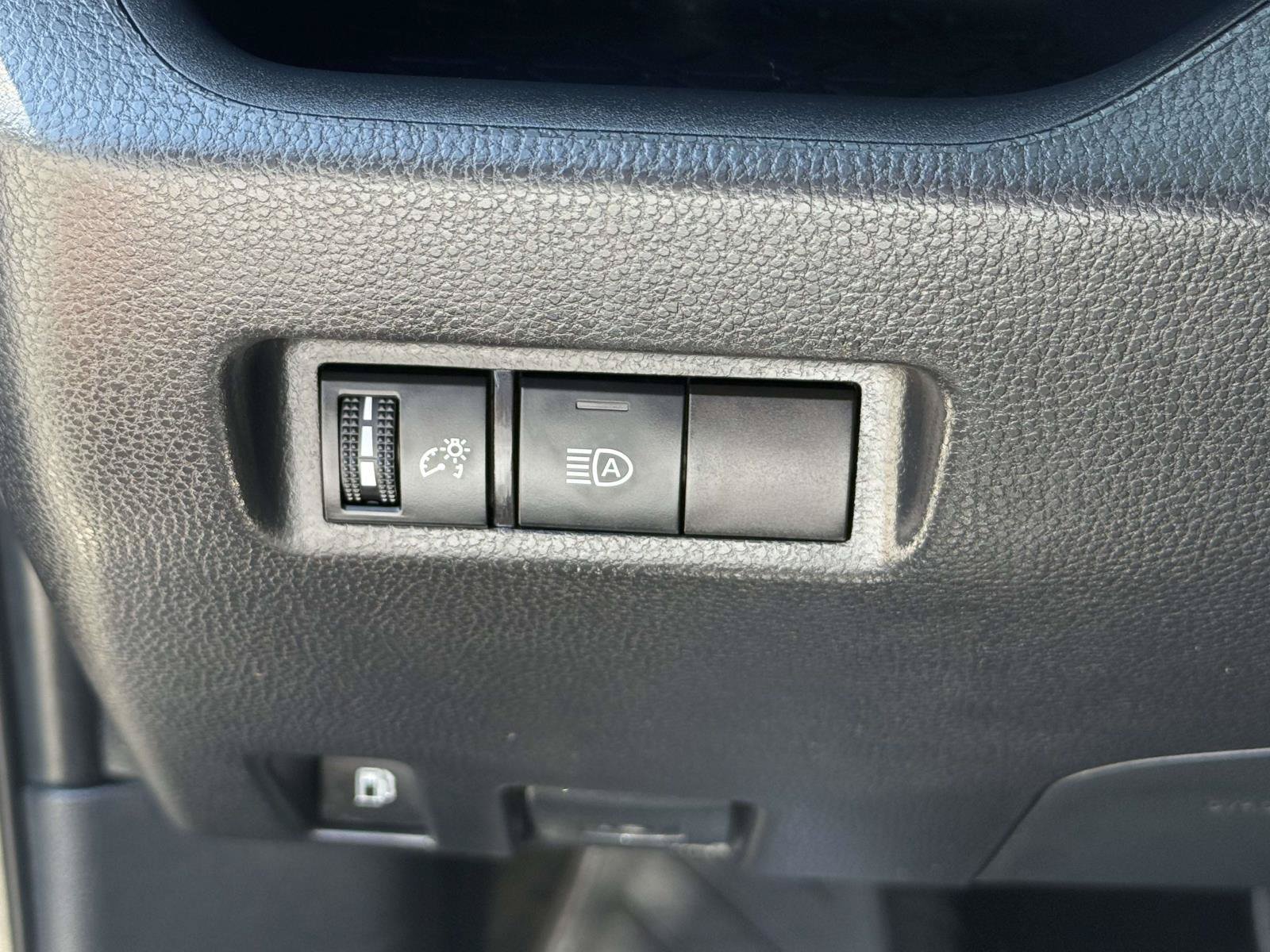 Used 2025 Toyota RAV4 LE AWD/4WD image 24