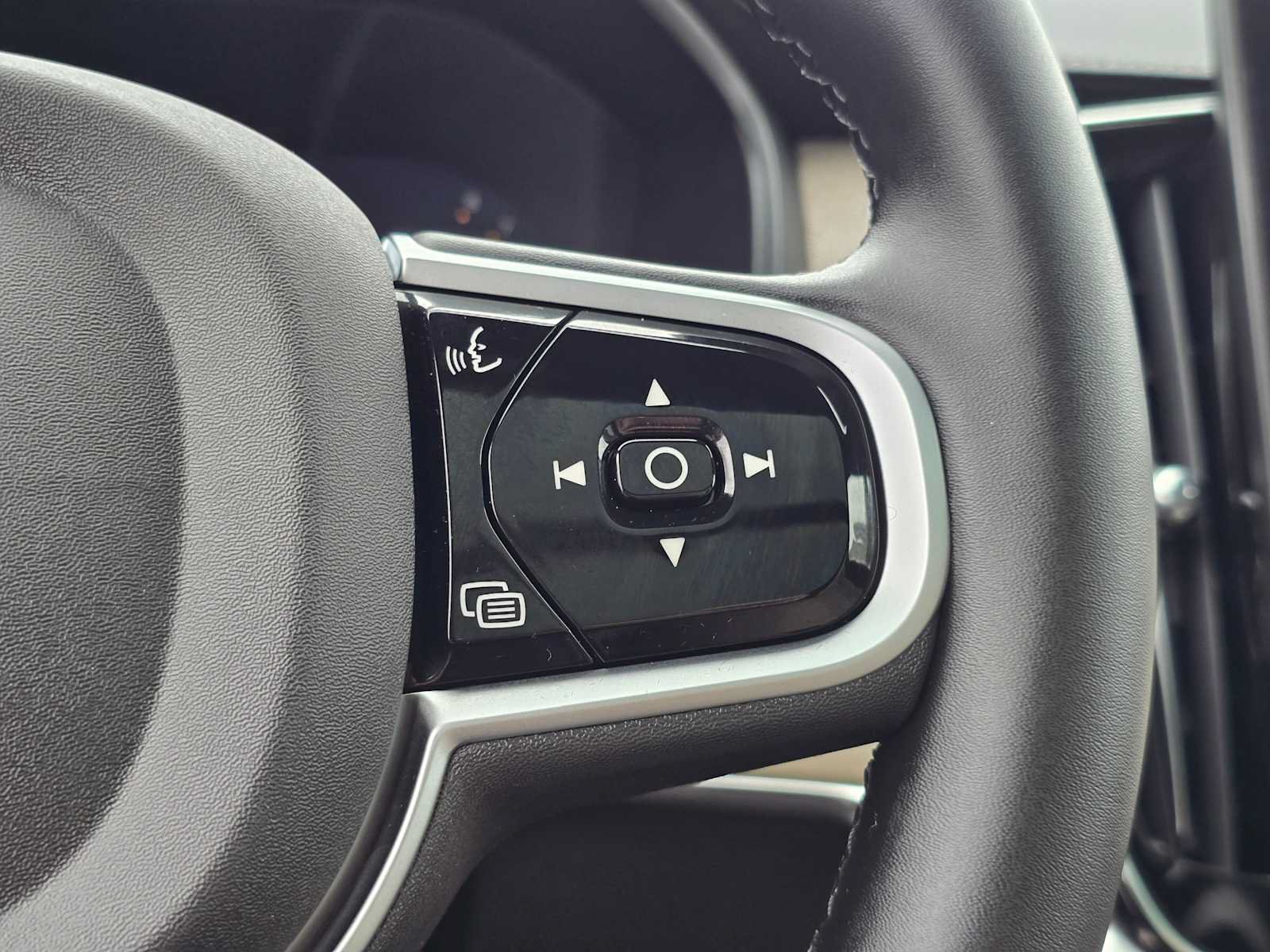 New 2026 Volvo XC90 B6 Core AWD/4WD image 32