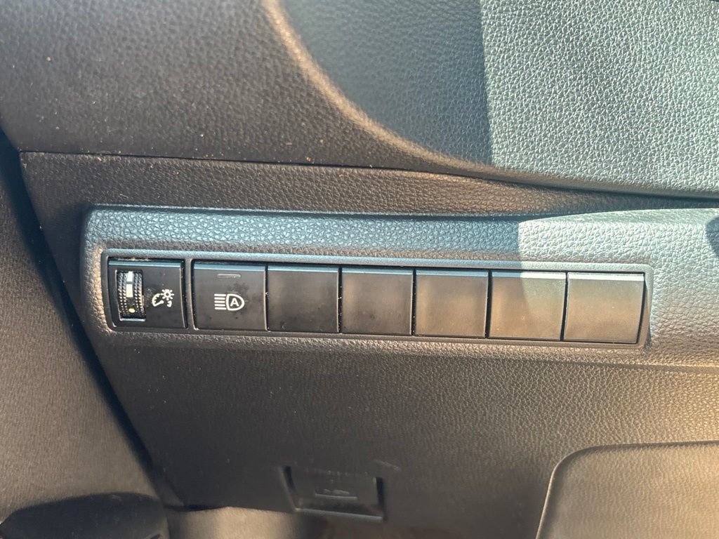 Used 2022 Toyota Corolla LE FWD image 21