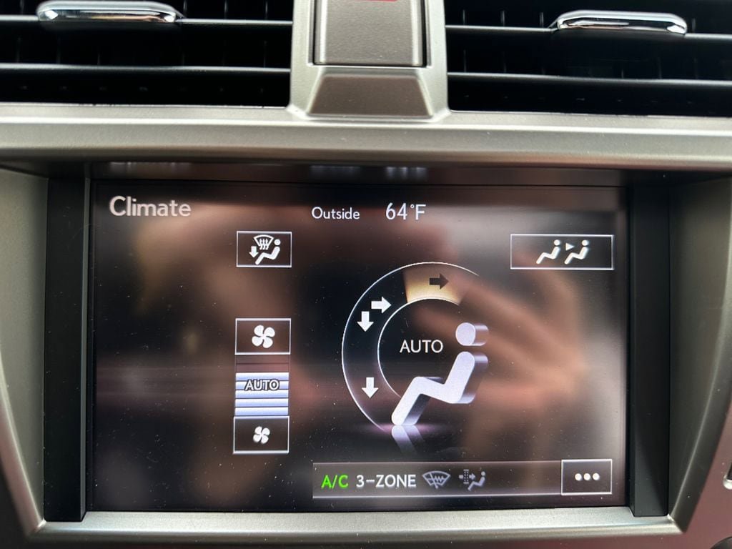 Used 2020 Lexus GX 460 Premium w/ Premium Package AWD/4WD image 17