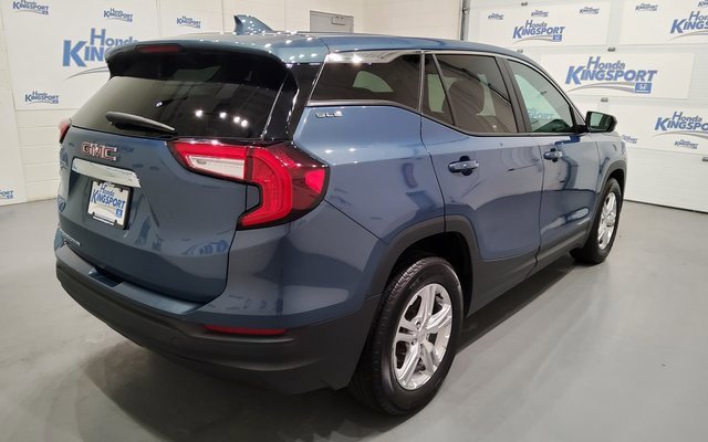 Used 2024 GMC Terrain SLE image 3