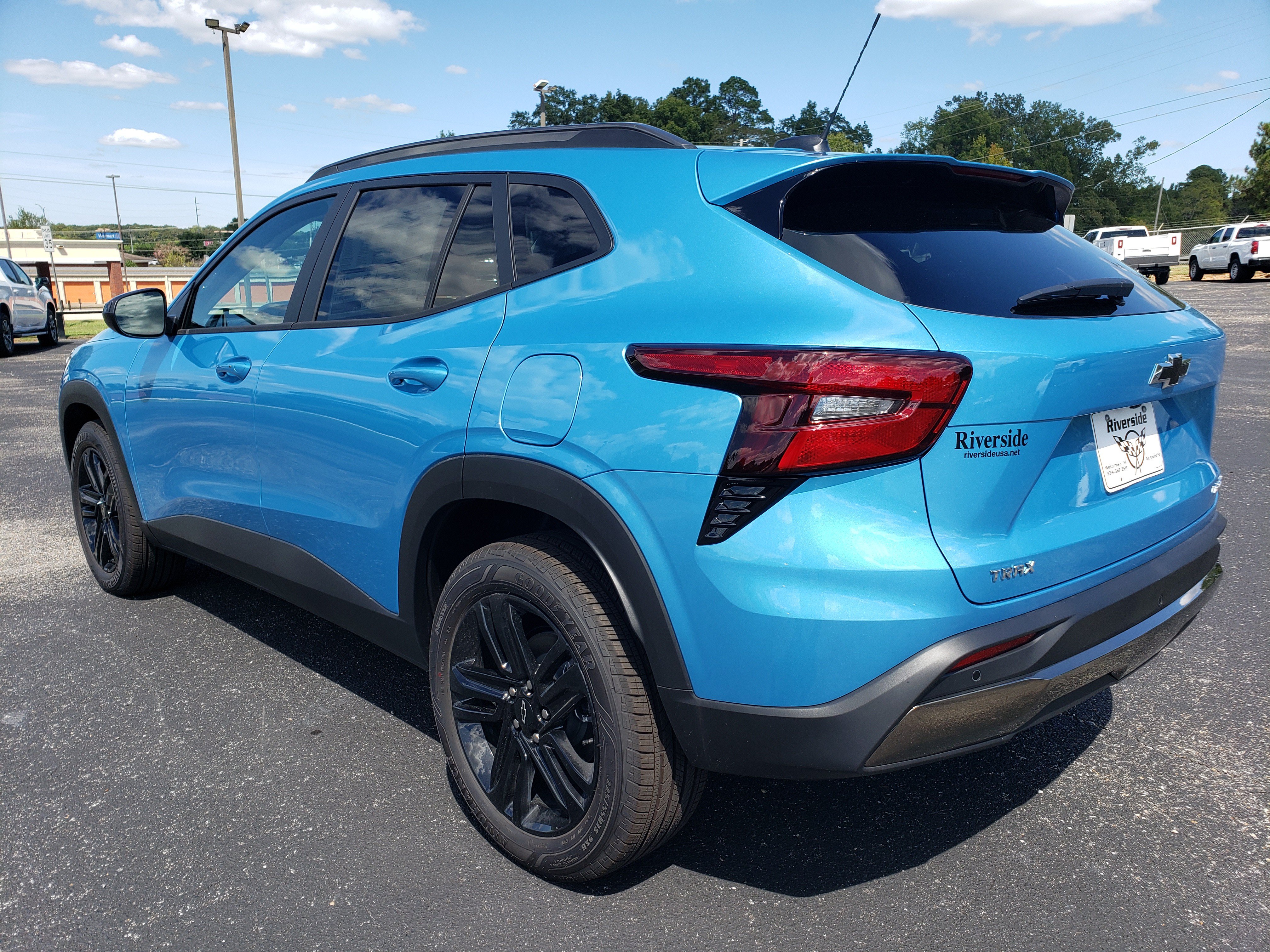 New 2026 Chevrolet Trax ACTIV w/ Sunroof Package FWD image 3