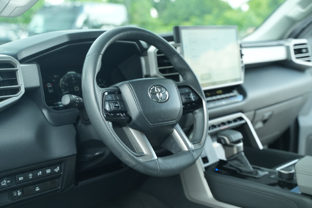 Used 2024 Toyota Tundra Limited w/ Power Package RWD image 28