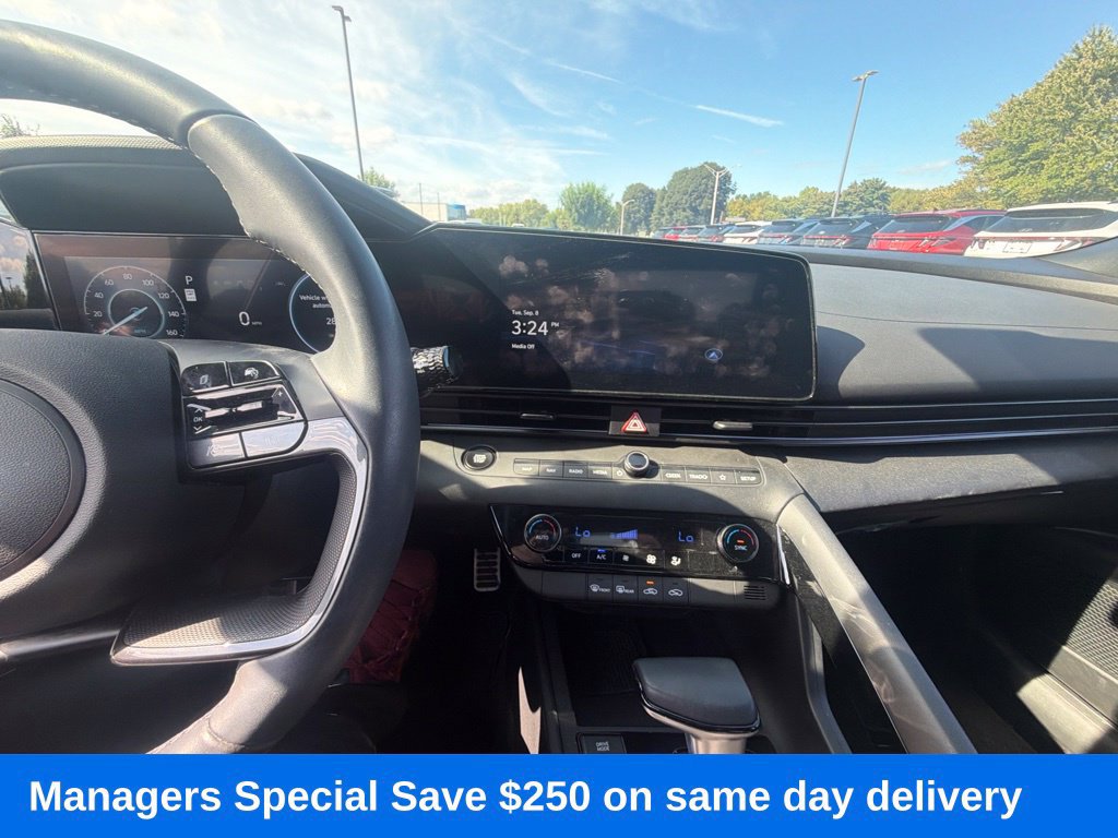 Certified 2025 Hyundai Elantra SEL w/ Cargo Package FWD image 17
