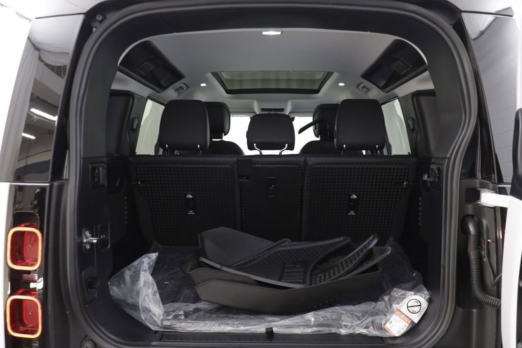 Used 2025 Land Rover Defender 110 S image 19