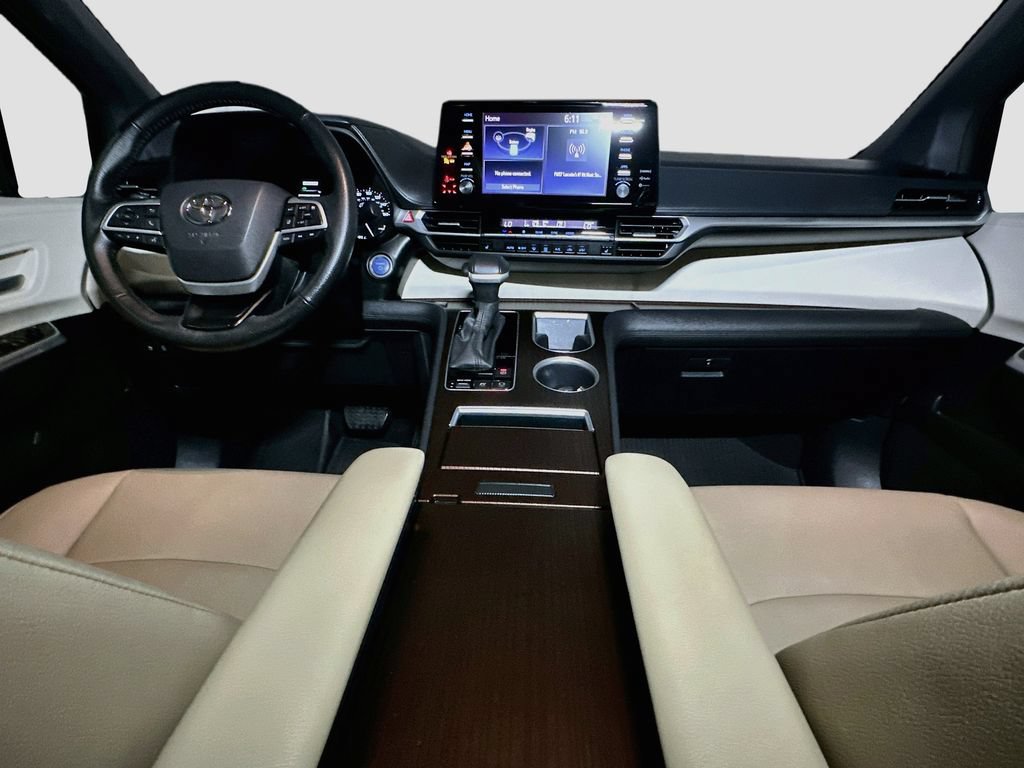 Certified 2023 Toyota Sienna XLE AWD/4WD image 9