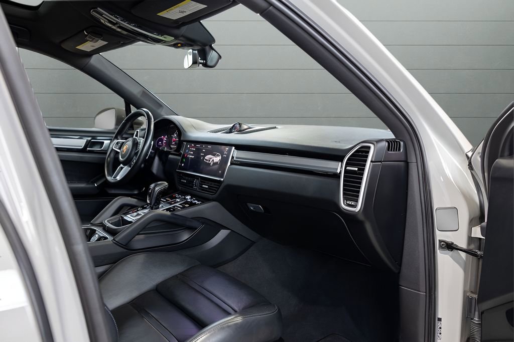 Used 2023 Porsche Cayenne Coupe AWD/4WD image 90