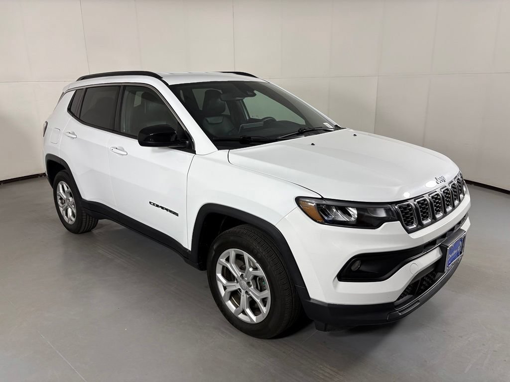 Used 2024 Jeep Compass Latitude AWD/4WD image 2