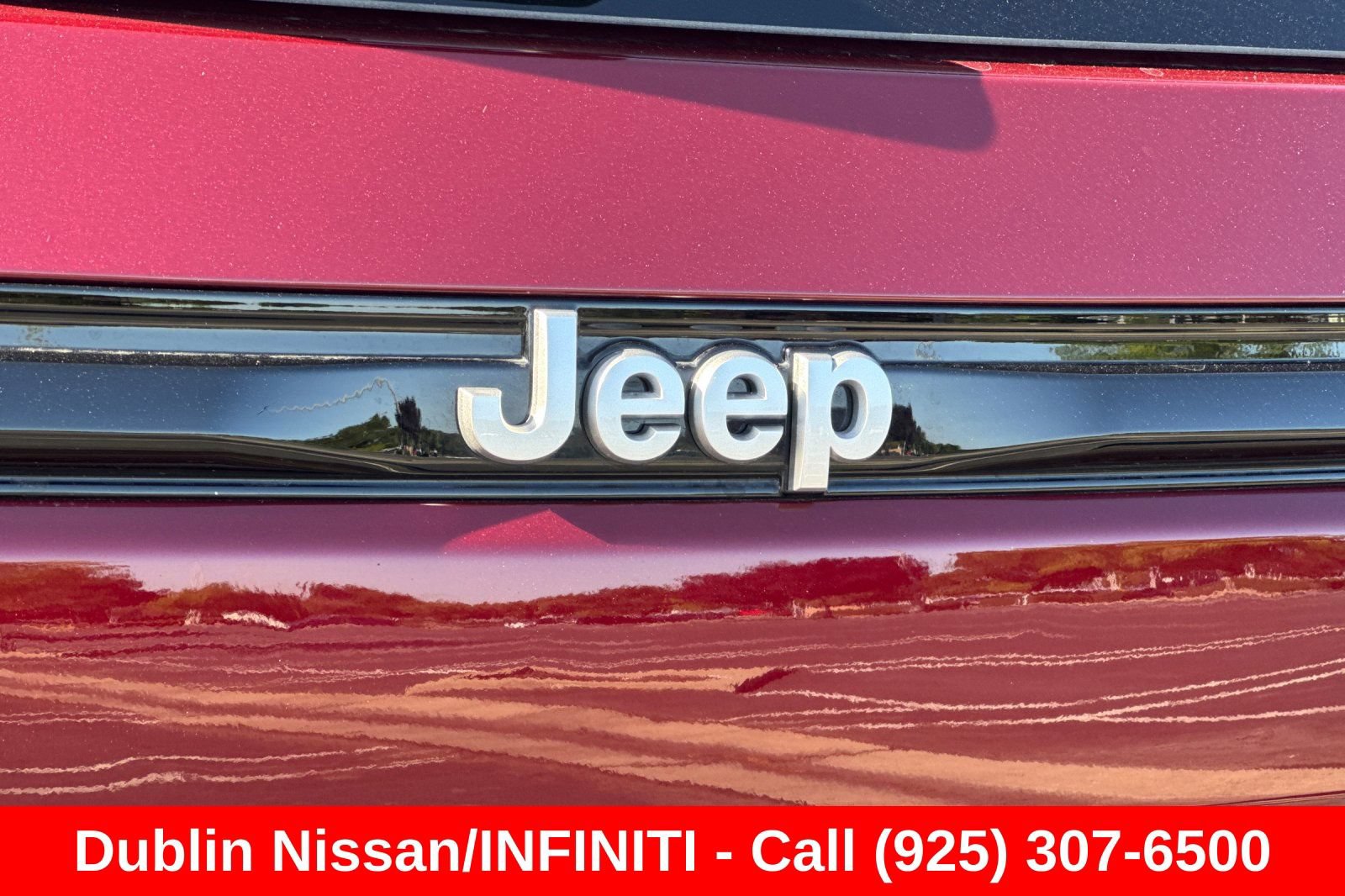 Used 2025 Jeep Grand Cherokee Laredo X w/ Luxury Tech Group I RWD image 50