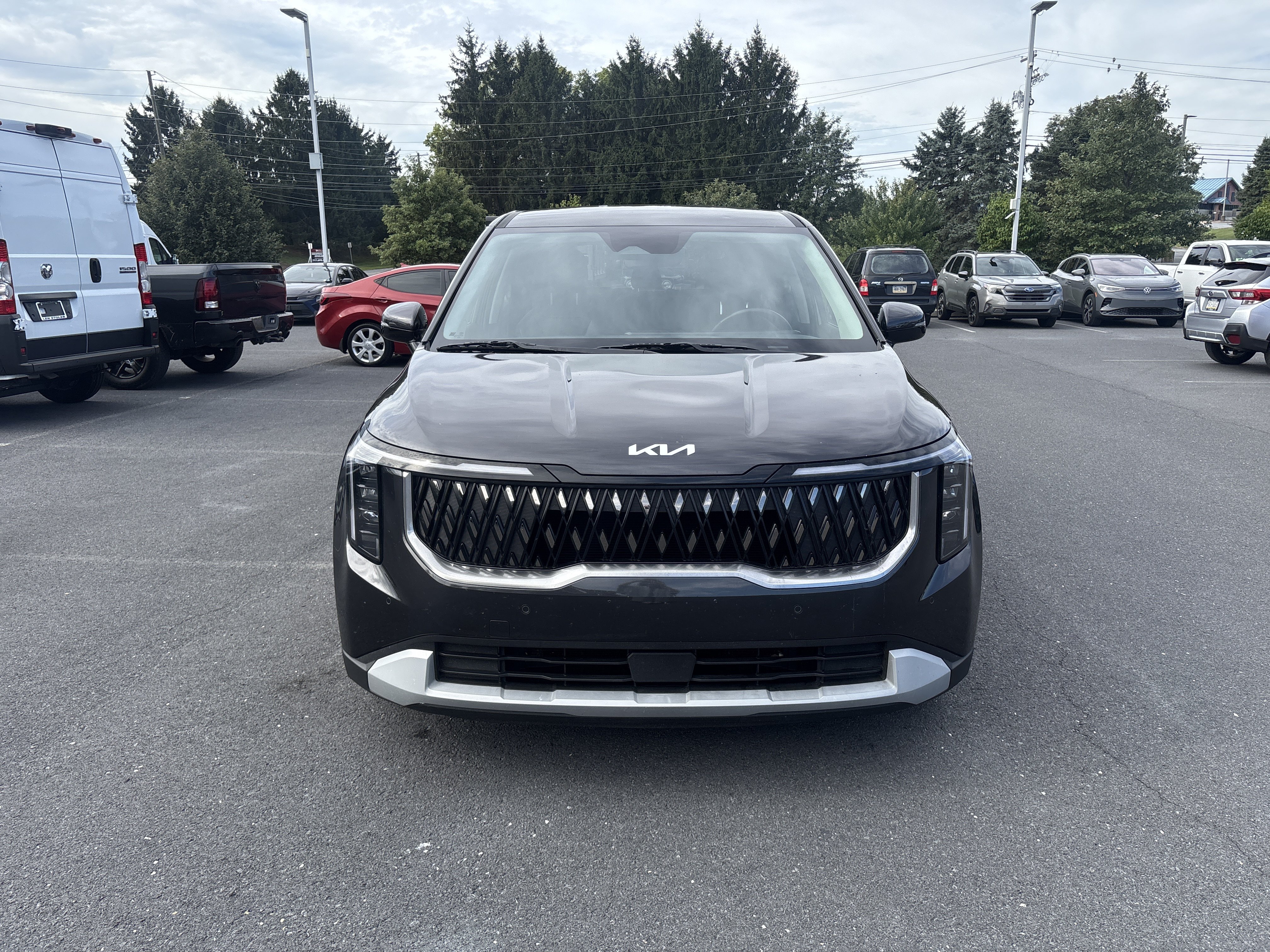 Used 2025 Kia Carnival FWD image 18