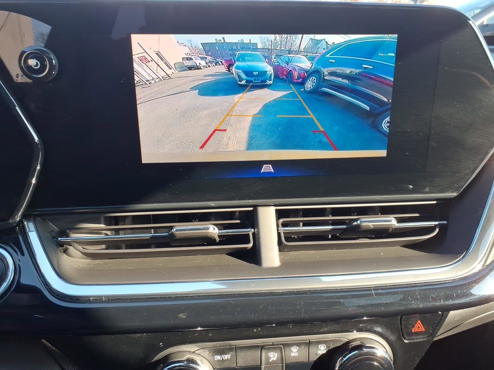 Used 2024 Chevrolet Trax ACTIV w/ Sunroof Package FWD image 23