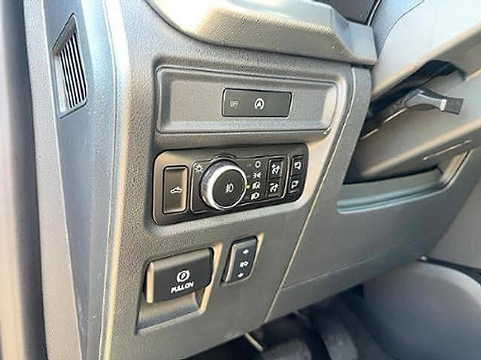 New 2025 Ford F150 Lariat w/ Equipment Group 502A High AWD/4WD image 19