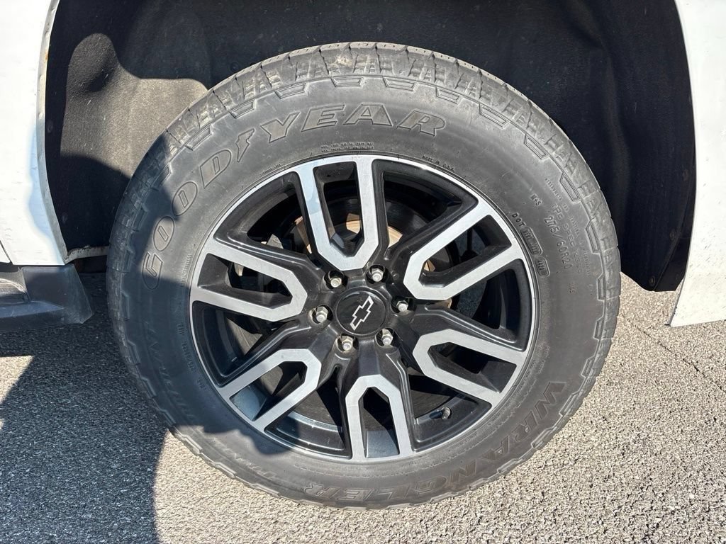 Used 2019 Chevrolet Suburban LT AWD/4WD image 5