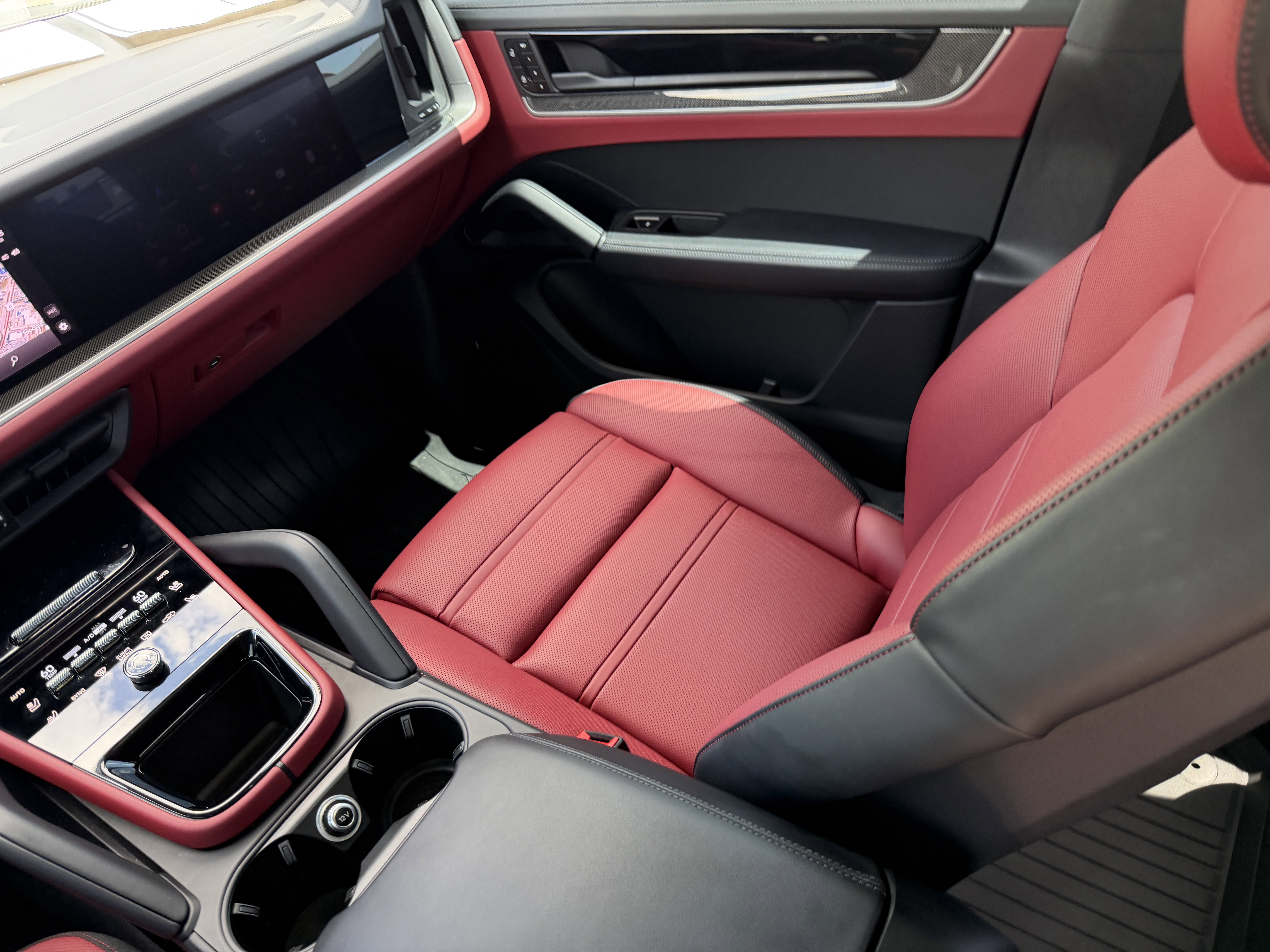 Used 2025 Porsche Cayenne E-Hybrid image 16