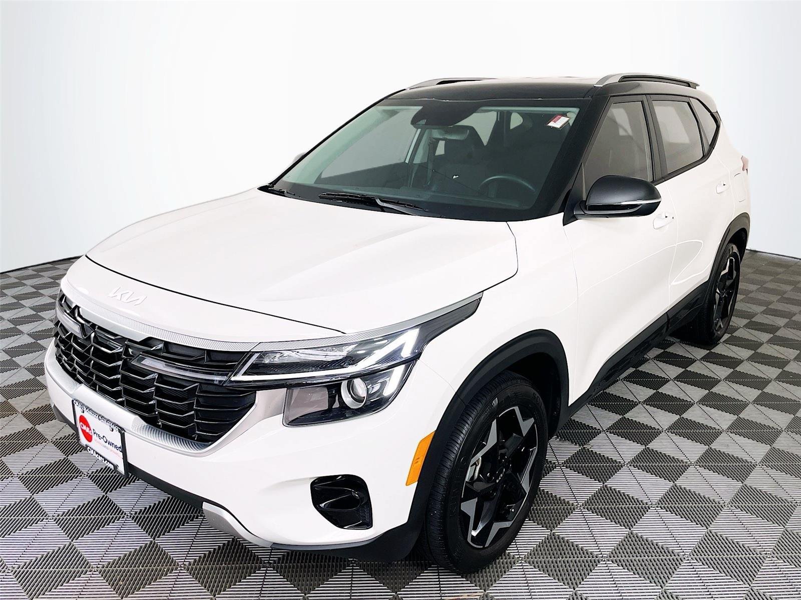 Certified 2025 Kia Seltos S FWD image 3