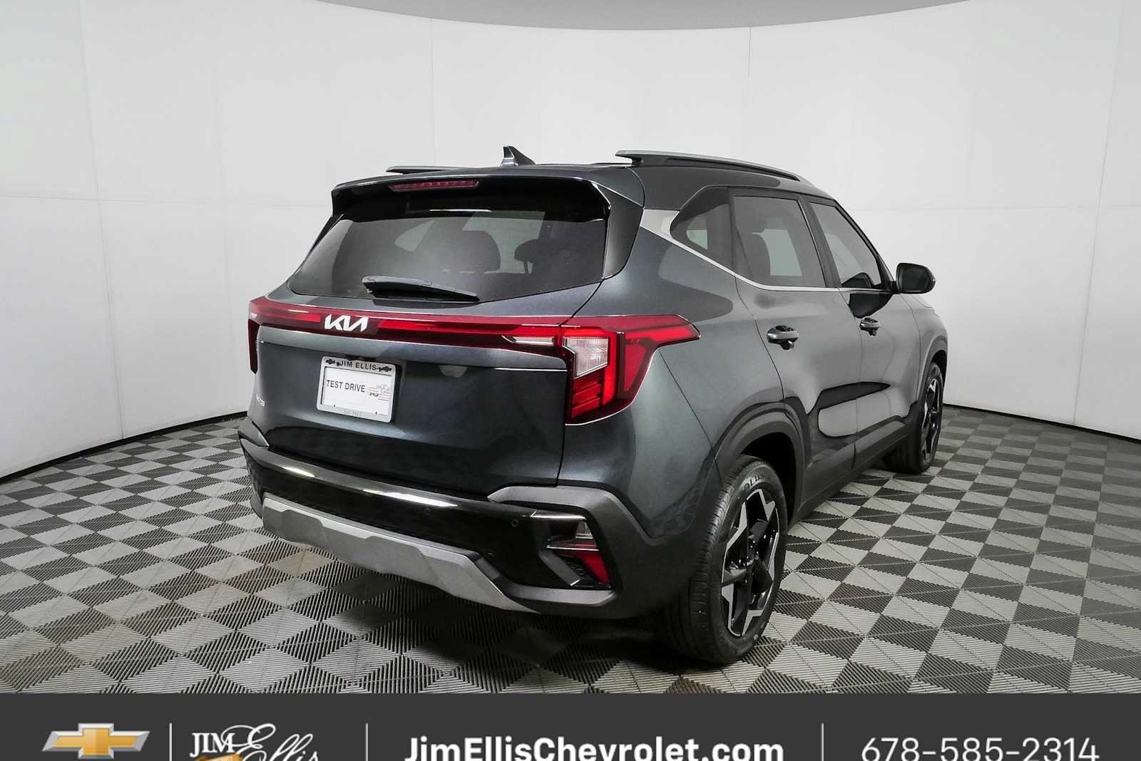 Used 2025 Kia Seltos EX FWD image 3