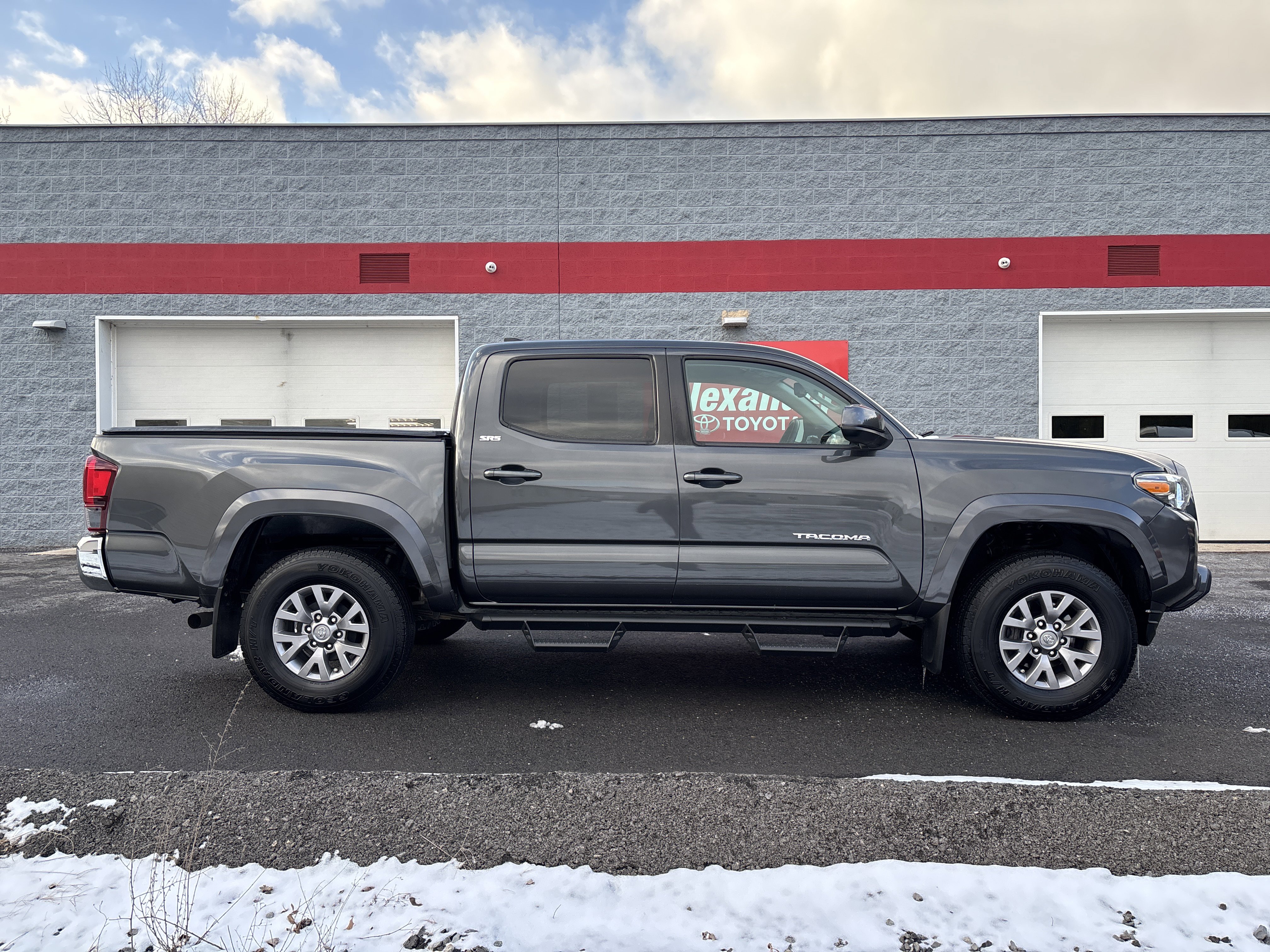Used 2019 Toyota Tacoma SR5 image 2