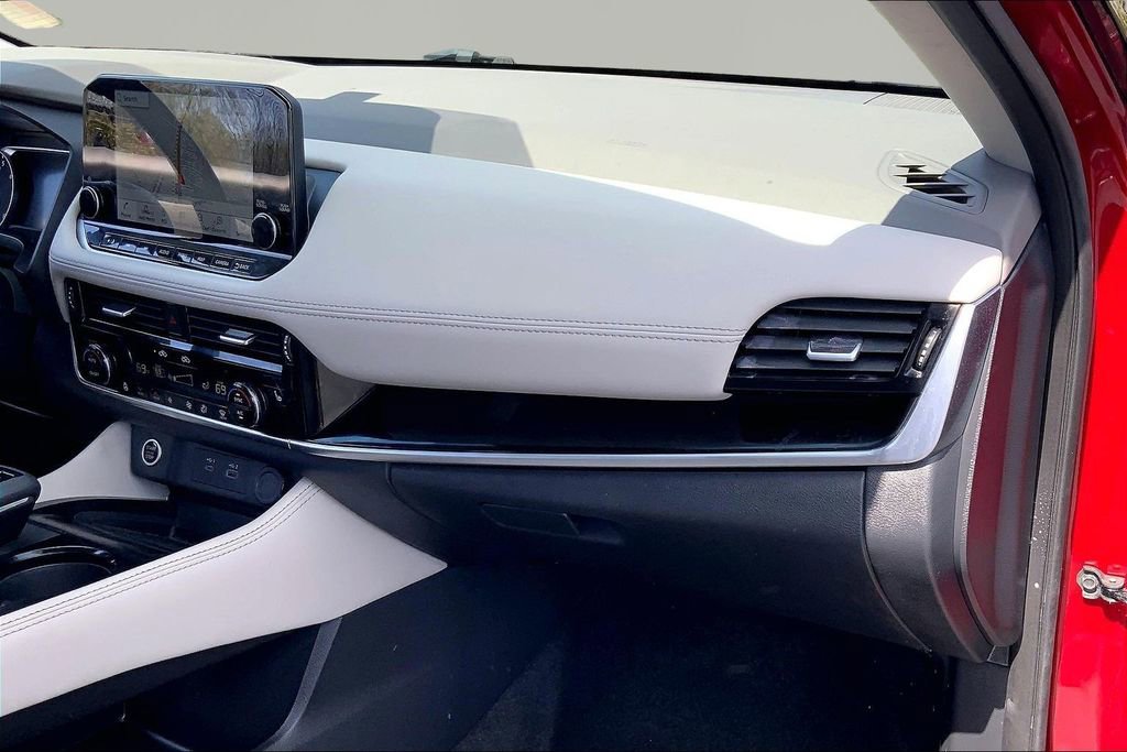 Used 2023 Nissan Rogue SL w/ SL Premium Package image 18