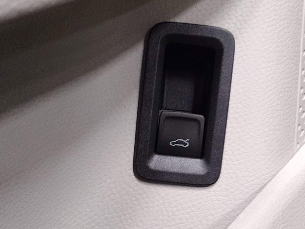 New 2025 Volkswagen ID. Buzz 1st Edition image 21